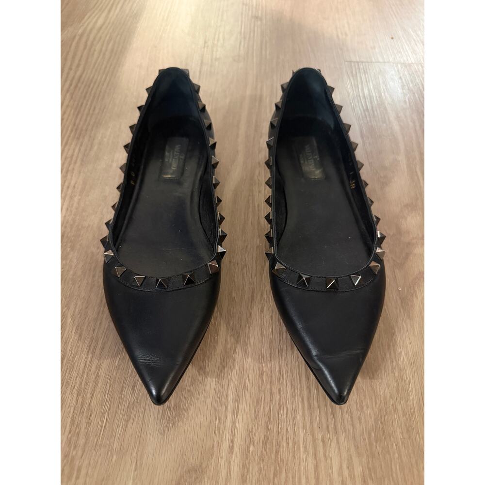 Valentino Garavani Rockstud Pointed Ballet Flats in Black